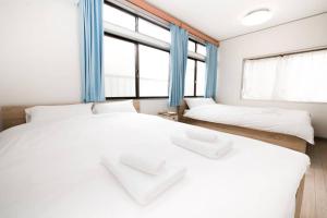 En eller flere senge i et værelse på アンドステイ塩焼4丁目
