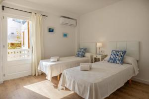 A bed or beds in a room at Piso Carles by Sealand Villas