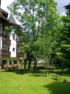 Vonkajšia záhrada v ubytovaní Park Hotel Miramonti + 23 fotografií