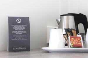 Příslušenství pro přípravu čaje a kávy v ubytování Vík Cottages