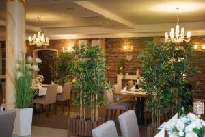 Reštaurácia alebo iné gastronomické zariadenie v ubytovaní Hotel Nadodrzański Dwór - Nowa Sól