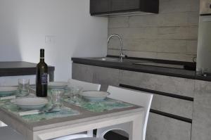 A kitchen or kitchenette at Beach apartments Isola d'Elba