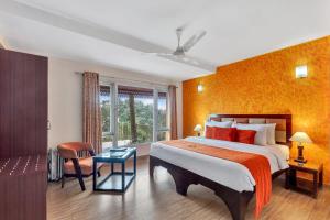 Postel nebo postele na pokoji v ubytování Club Mahindra Mussoorie