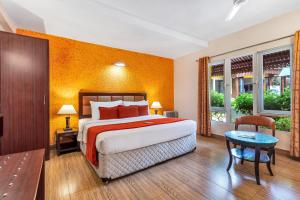 Postel nebo postele na pokoji v ubytování Club Mahindra Mussoorie