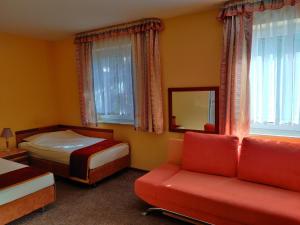 Postel nebo postele na pokoji v ubytování HOTEL ŻUŁAWY