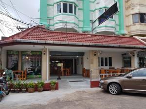 Gallery image of Welcome Inn Hotel karon Beach Double room from only 600 Baht in Karon Beach