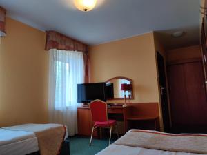 Postel nebo postele na pokoji v ubytování HOTEL ŻUŁAWY
