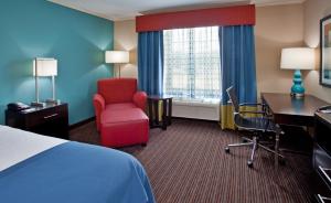 Holiday Inn Express Hotel & Suites North Kansas City, an IHG Hotel