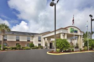 a hotel with a flag in front of a building at Holiday Inn Express Breaux Bridge, an IHG Hotel in Henderson