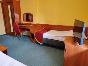 Postel nebo postele na pokoji v ubytování HOTEL ŻUŁAWY
