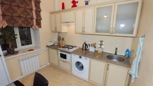 Kuchyňa alebo kuchynka v ubytovaní One bedroom 3,4 Mala Zhytomyrska