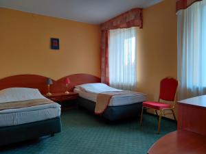 Postel nebo postele na pokoji v ubytování HOTEL ŻUŁAWY