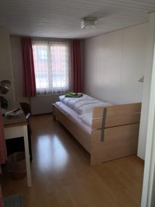 Postel nebo postele na pokoji v ubytování Pizzeria-Pension Gambrinus + 27 fotografií