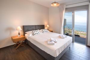 Bay View GuestHouses tesisinde bir odada yatak veya yataklar