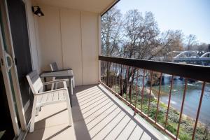 Balcone o terrazza di Riverside Inn