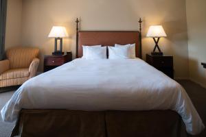 Letto o letti in una camera di Riverside Inn