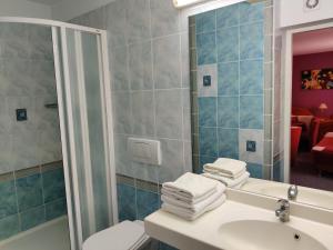 Koupelna v ubytování HOTEL ŻUŁAWY