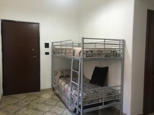 Un pat sau paturi într-o cameră la Casa Serena