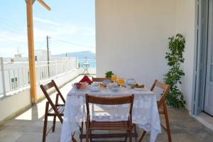 Balkon lub taras w obiekcie Esperos Seaside Suite in Adamas, Milos