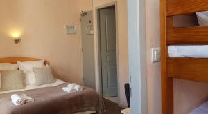 Postel nebo postele na pokoji v ubytování Hôtel Terminus