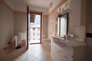 Vannas istaba naktsmītnē Hotel Antica Croce - Gardaslowemotion