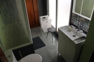 Ein Badezimmer in der Unterkunft Alojamiento casa de pueblo