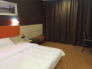 Krevet ili kreveti u jedinici u okviru objekta 7Days Premium Yunfu Xinxing Bus Station