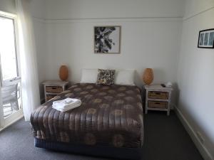 Una cama o camas en una habitación de Marlo Hotel