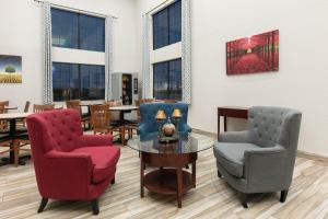 Posezení v ubytování Days Inn by Wyndham Waco Near Downtown University
