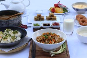 Makanan di atau di tempat lain dekat hotel