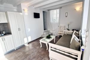 Gallery image of Archontiko Suites Santorini in Fira