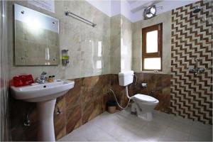 Φωτογραφία από το άλμπουμ του Hotel Avlokan - Near Kainchi Dham Mandir σε Bhowāli