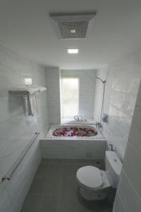 A bathroom at Than Lwin Seesar Motel
