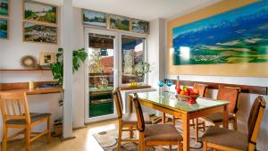 a dining room with a table and chairs at Vila Katarína 151 in Vysoke Tatry - Tatranska Lomnica.