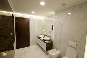 Hotel Fantasy tesisinde bir banyo