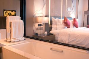 a bedroom with a bed and a large mirror at Crowne Plaza Hangzhou Qiantang in Hangzhou