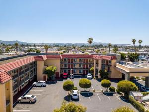 埃爾卡洪的住宿－Rancho San Diego Inn & Suites，相簿中的一張相片