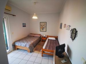 A bed or beds in a room at Marilena House Plataria