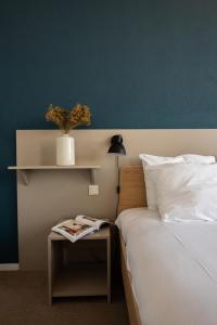
Кровать или кровати в номере Poort Beach Boutique Apartments
