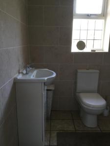 Koupelna v ubytování Grooms cottage + 10 fotografií