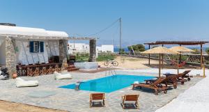 Bazén v ubytování Punda Villas Paros nebo v jeho okolí