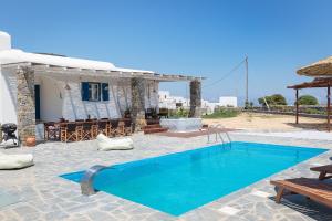 Bazén v ubytování Punda Villas Paros nebo v jeho okolí