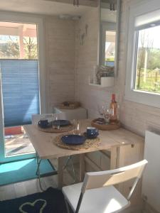 a table with wine glasses on it in a room at Tinyhouse Bamberg in Pettstadt +20 photos