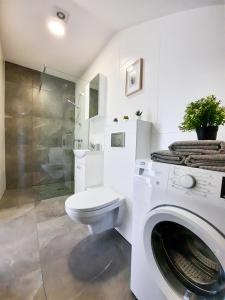 Ένα μπάνιο στο Ella - Šviesu. Stilinga. Jauku.