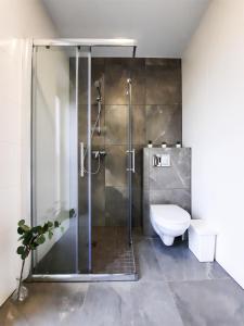 Ένα μπάνιο στο Ella - Šviesu. Stilinga. Jauku. +25 φωτογραφίες