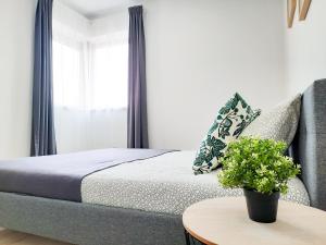 Ένα ή περισσότερα κρεβάτια σε δωμάτιο στο Ella - Šviesu. Stilinga. Jauku.