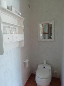 Ένα μπάνιο στο Chambre d'Hôte Le Mas des Romarins
