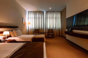Postel nebo postele na pokoji v ubytování Zirve Hotel