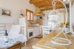 Galeriebild der Unterkunft CASE&COLLINE Villa Lorena in Montescudaio