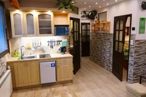 Kuchyňa alebo kuchynka v ubytovaní Apartamenty u Łukasza